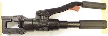 Werkzeuge für Cu 10-240 mm² und Al 16-25 mm² und C-Hülsen 6-50 mm² T2600 Pressgeometrien T2600 Eine mechanische Handzange zum Pressen von Cu- und Al-Verbindern: T2600 für KRF/SKF, KRD/KSD, KRT/KST