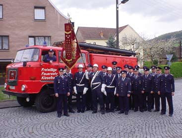 7. Gemeindliche Einrichtungen Feuerwehr Die Gemeinde Merkers-Kieselbach unterhält eine Freiwillige Feuerwehr, bestehend aus den Ortsteilwehren Merkers und Kieselbach.