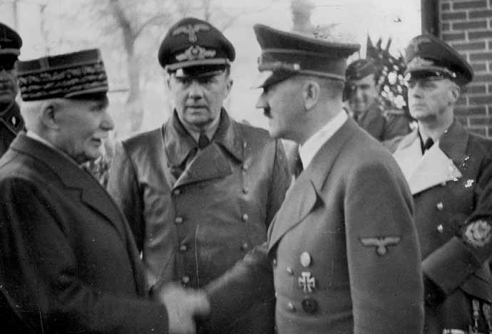 7 Am 24. Oktober 1940 trafen Pétain, der seinen Regierungssitz in Vichy eingerichtet hatte, und Hitler in der kleinen Stadt Montoire südwestlich von Paris erstmals persönlich zusammen.