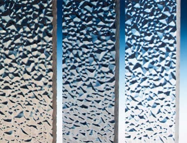 Plexiglas XT Strukturplatten Bronze Grau Klar Flächengewicht (kg/m²) 7,20 kg / m² Lichtdurchlässigkeit (%) 90% 6mm Wärmedehnungskoeffizient (mm/c /m) 0,07 mm/c /m Diese 6mm starken Platten mit