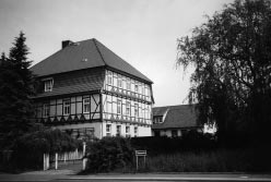 Die Mitgliedsgemeinden Teistungen Im Jahre 1090 wird Teistungen als villa Eistingen zum erstenmal urkundlich erwähnt und kann auf eine mehr als 900-jährige Geschichte zurückblicken.