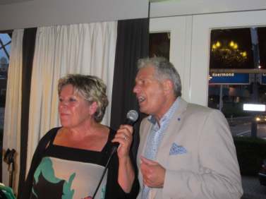 Der tar des bends, die vielen bereits seit Jahren bekannte Kollegen-Frau Jetty Lambriks von der IP Limburg-Zuid, die in ihrer unnachahmlichen rt italienische und internationale Hits präsentierte.