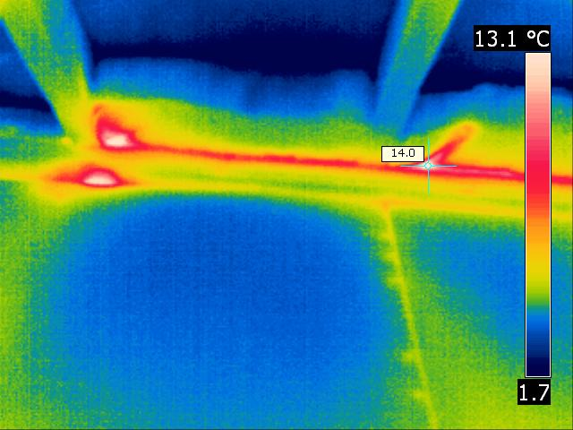 Luftdichtheit im Dachbereich, Beispiel Warme und feuchte Raumluft entweicht in