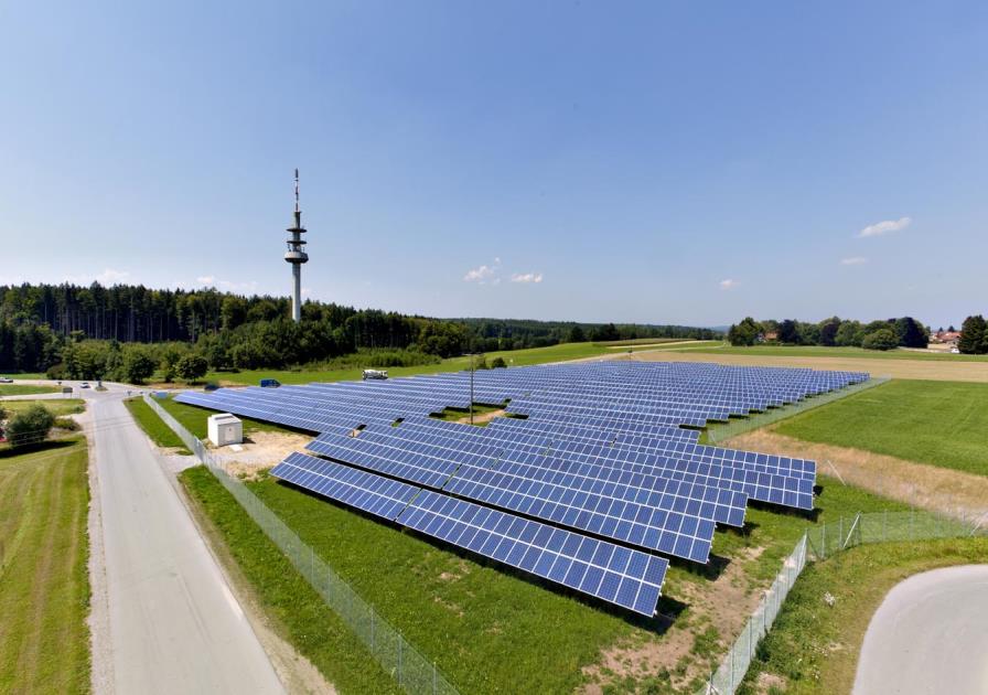 So bombastisch sieht die Zukunft der Solarenergie aus 3,5 km Zugtunnelüberdachung in Belgien