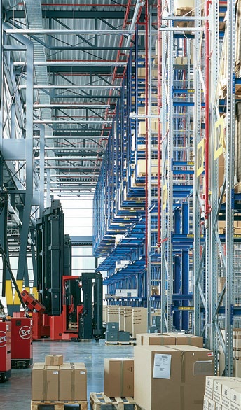 Logistik ist eine der Kernkompentenzen von Gondrand ATEGE. Wir steuern die Prozesse vom Wareneingang über Kommissionierung und Verpackung bis hin zum Versand von Fertigerzeugnissen.