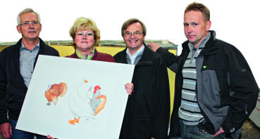 Ausstellungen Geflügelzeitung 22 2011 Jennifer Fehsels Aquarell zum 100-jährigen Bestehen des VHGW ersteigerte Heinz-Dieter Blank (l.) für 400 Euro zu Gunsten von JuWiRa.