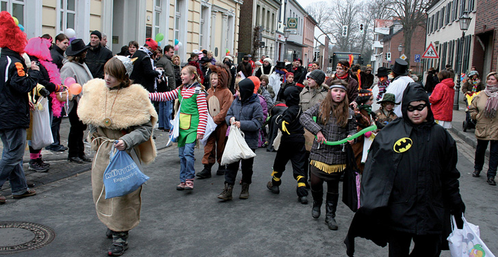 NIEDERRHEIN NACHRICHTEN MITTWOCH 17. FEBRUAR 2010 Kontrollen in Straelen Landmetzgerei Ordnungsamt zum Karnevalszug im Einsatz 쑺 STRAELEN.