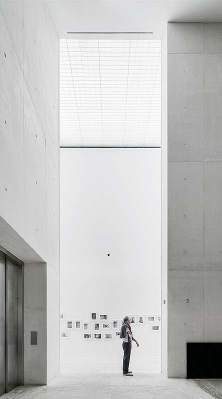 58 Zur Architekturelite gehört David Chipperfield längst. Durch den ihm eigenen Umgang mit Raum, Material und Licht schafft er Gebäude von besonderer Klarheit und Ruhe.