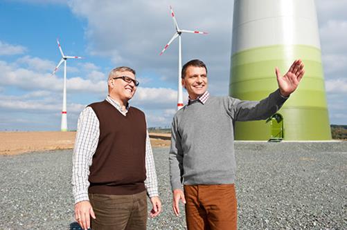 Windkraft in Deutschland und Bayern (Quelle: Bundesverband WindEnergie) Deutschland: 22.300 Installierte Anlagen 31.300 MW inst. Leistung Brutto-Stromerzeugung rd.