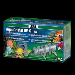 26 Trotz perfekter Filterung kann es im Aquarium zu Wassertrübungen kommen, die mit einem UV-C Wasserklärer (JBL AquaCristal) schnell und sicher entfernt werden können.