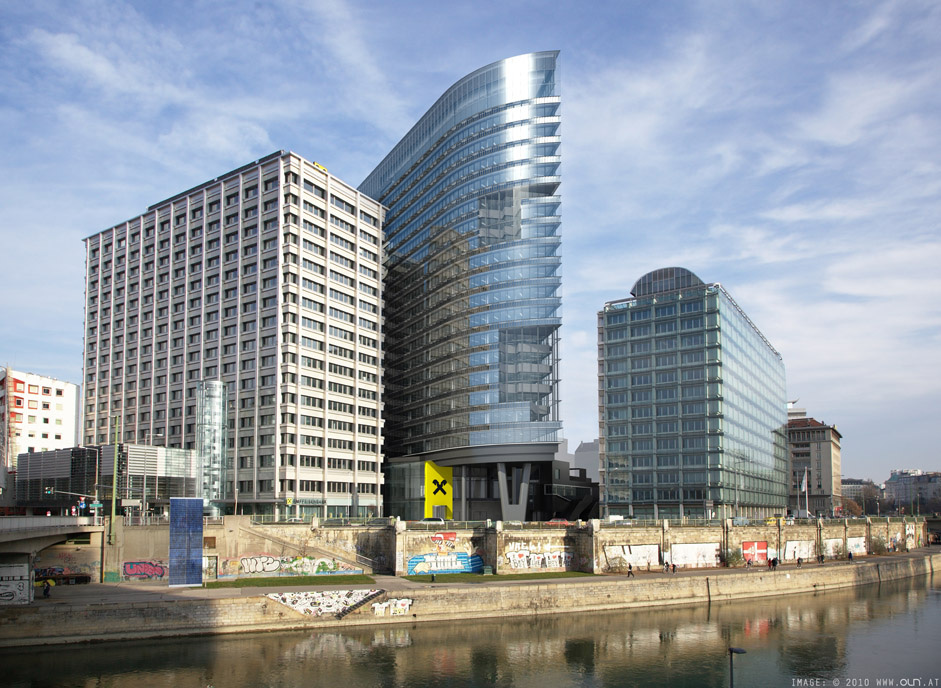Architektur in der Umgebung Motta am Fluss / BEHF Bürogebäude Raiffeisenbank / Hayde