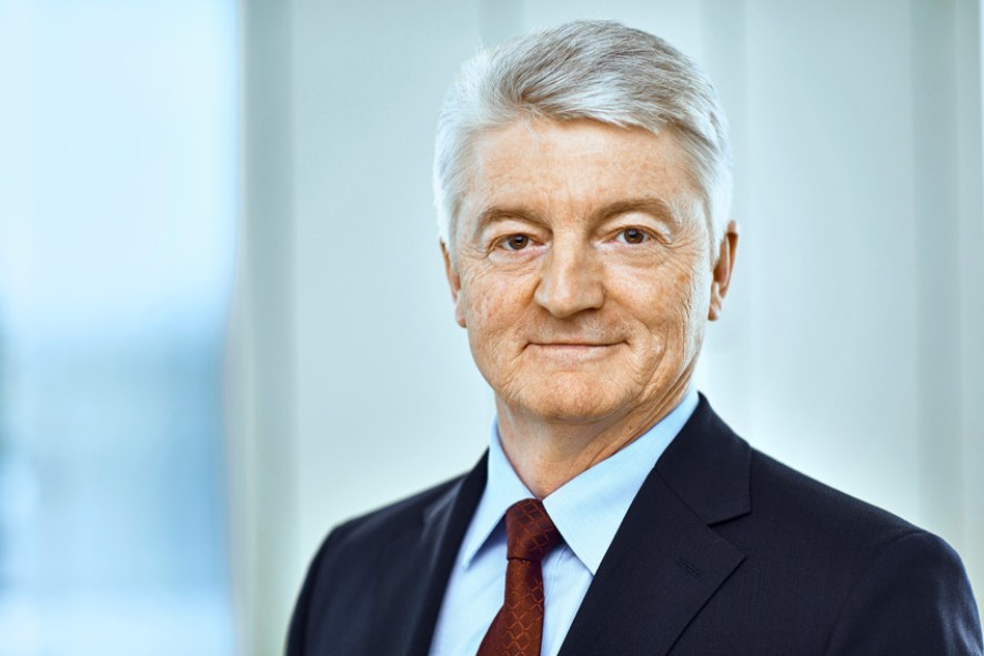 Service-Intelligenz People Business Heinrich Hiesinger: Vorstandsvorsitzender Thyssen-Krupp Sicher bildet Technologie die Basis, die Veränderung ist jedoch viel umfassender.