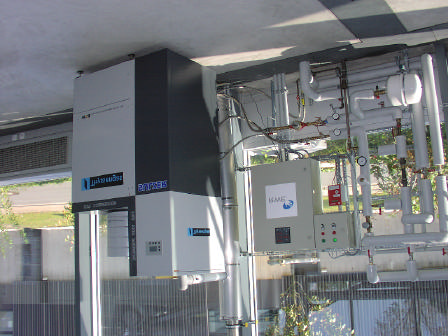SOFC-Brennstoffzelle von Sulzer-Hexis HXS 1000, 1 kw el Betrieb ab April 2002 Betriebstemperatur: 900 C Inverter, Spitzenkessel und Warmwasserspeicher