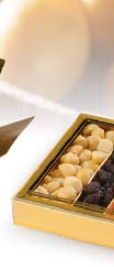 Dattelschatulle 14,20 /St. 450 g konzentriertes Glück in Schachteln, Gold oder Kakao, mit dem Orkos-Logo versehen.
