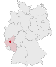 Der Null-Emissions-Landkreis Cochem-Zell Zahlen, Daten, Fakten Bodenfläche: 692,36 km 2 davon Waldfläche: 49,5 % und Landwirtschaftsfläche: 37,1 % Kreis erstreckt sich über das Gebiet der Voreifel,