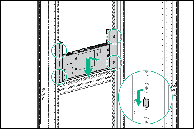 3. Stecken Sie die Laschen der Halterungen zur seitlichen Montage in die U-Positionen auf beiden Seiten des Racks. 4.