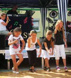 DIE AUFTRITTE HABEN GROSSEN SPASS GEMACHT! sozialraum nord Das Tanzprojekt hat allen Kindern sehr gut gefallen.