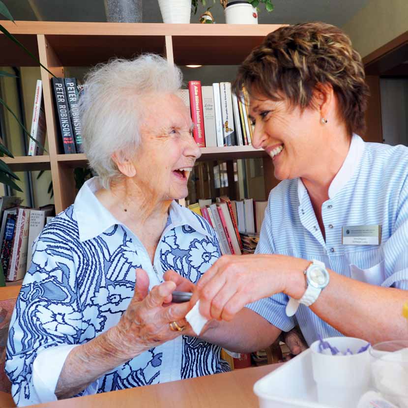 10 Betreuung & Pflege Alles für Ihre Lebensqualität In der AWO-Seniorenresidenz Bad Wörishofen genießen Betreuung und Pflege einen hohen Stellenwert und das rund um die Uhr.