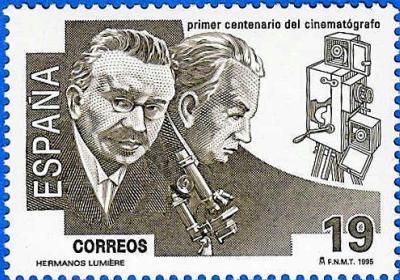 Beispiel C1 / 11 3.1 Louis Lumière war ein französischer Chemiker. Mit Hilfe seines Bruders, Auguste Lumière, erfand er 1895 den Kinematographen. Er drehte zahlreiche Filme in Schwarzweiß.