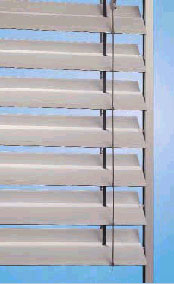 Konventionelles Fensterelement Bietet: Blendschutz Hitzeschutz Nutzung der solaren