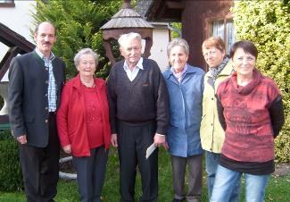 DIE GEMEINDE GRATULIERTE Die Gemeinde überbrachte ihre Glückwünsche an nachfolgende Jubilare Pölzl Johann - 80. Geburtstag Stiermayr Theresia - 85. Geburtstag Am 7.