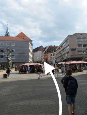 Um den Hauptmarkt wieder zu verlassen, nehmt ihr die Straße rechts von der Frauenkirche und folgt dieser so lange, bis ihr an der
