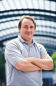 Geschichte Linux 1991 Linus Torvalds veröffentlicht Version 0.01Kernel 1992 veröffentlichte Version 0.
