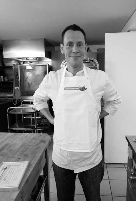 18 Schwerpunkt: Mittagstisch und Kochen Stephan Männel Stephan Männel, seit drei Jahren Koch in der Küche des Gemeinschaftsraums, ist kein gewöhnlicher Koch.