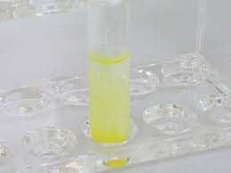Substanz wird mit HNO 3 -Lösung erwärmt, bis keine nitrose Gase mehr entweichen Bei Zugabe der Ammoniummolybdat-Lösung entsteht in der Kälte innerhalb von