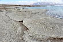 Das Tote Meer ist ein abflussloser rund 800 km² großer Salzsee.