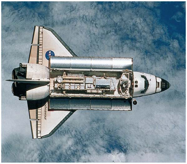 Beispiel 11.: De Fall zu de Umlaufbahn des Space Shuttle 400 km übe de dobefläche, gesucht : F M aus Gl. 11.7 ag = = G mit = R + 400 km wobei m R = M = a G = a G 4 670 km und 5.98 10 kg 4-4 ( 6.