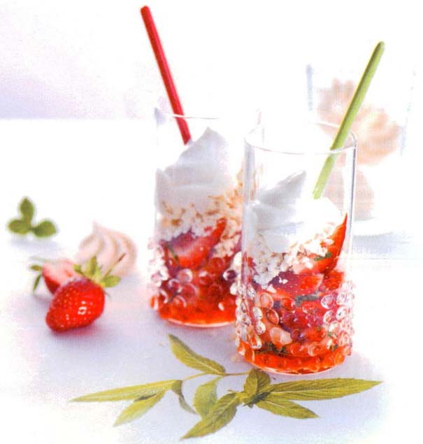 Erdbeer-Meringue-Dessert Für 4 Personen, Vor- und Zubereitungszeit ca.