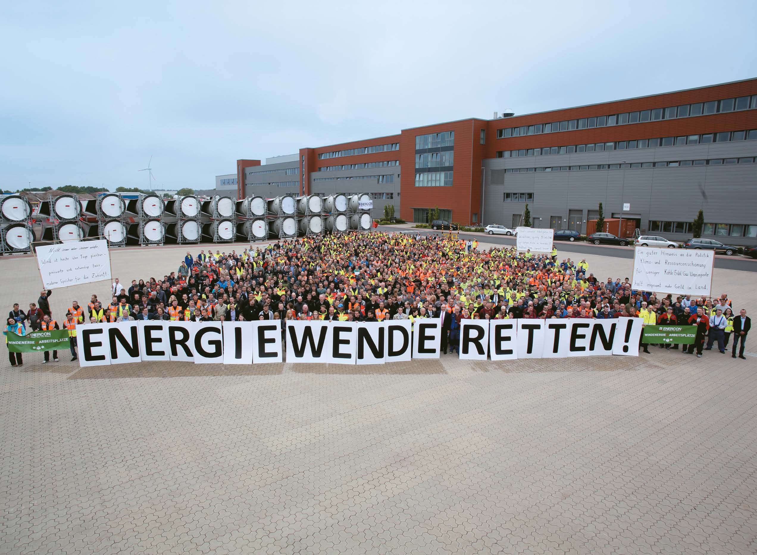 VIEW_ Protest gegen EEG-Reform ENERCON Mitarbeiter haben sich Ende Mai an mehreren Standorten in Deutschland an der von den Erneuerbaren-Verbänden bundesweit initiierten Warnminute 5 vor 12 zur