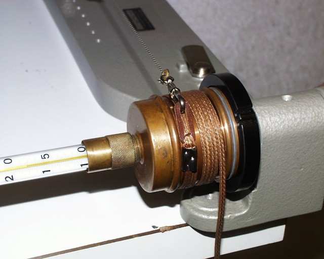 Experiment: Wärme aus mechanischer Arbeit Thermometer Cu-Trommel mit Wasser gefüllt.