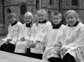 Erstkommunion 2017 Aktuelles aus der Pfarreiengemeinschaft 5 Die Erstkommunionkinder sind in diesen Monaten eingeladen zur Vorbereitung des Krippenspiels, zur Krippenfeier und sich als