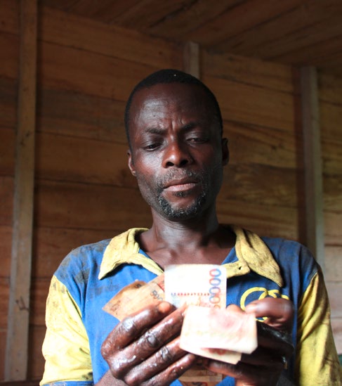Einheitspartei São Tomé und Príncipe regiert. Staatliche Misswirtschaft hatte in der Zeit dazu geführt, dass die ehemals florierende Produktion von Qualitätskakao drastisch zurückging.