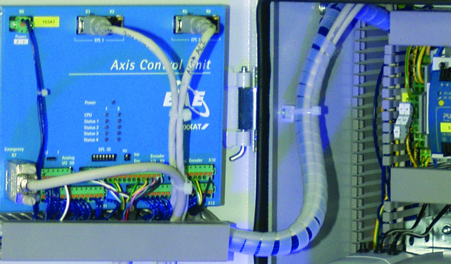 Technische Daten ARTEA System - Axis control unit (ACU) Abmaße Höhe: 175 mm Breite: 165 mm Tiefe: 40 mm Tiefe mit Stecker: ca 60 mm Gewicht Spannungsversorgung ca.
