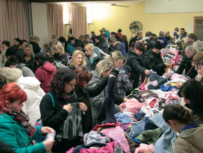 Mix 15 Andrang bei der Kleiderbörse Über 5 000 Teile boten Eltern aus der Region auf der Baby- und Kinderkleiderbörse im Meitzendorfer Dorfgemeinschaftshaus an.