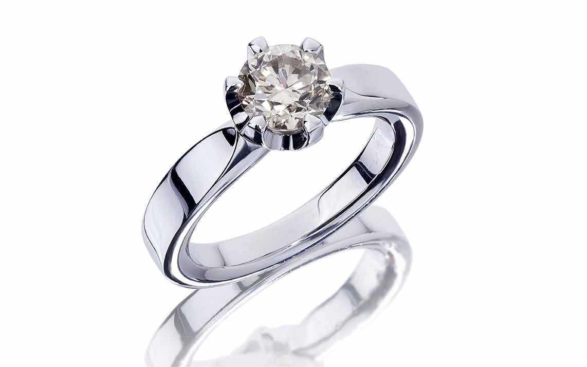 / Verlobungsringe Beim klassischen Solitair/Verlobungsring entscheidet der Diamant massgeblich über den Preis des Ringes.