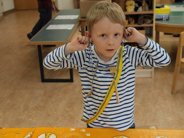 Kindergarten und Primarschule Phänomena Kinder fragen die Natur Vom 4. bis 8. Mai 2015 hatten der Kindergarten und die Primarschule eine Projektwoche.