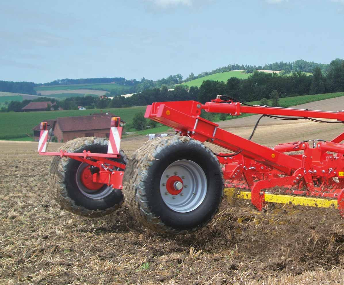 TERRADISC T Die Zugdeichsel ist in der Länge und Neigung verstellbar. Dadurch wird eine ideale Anpassung an den Schlepper ermöglicht.