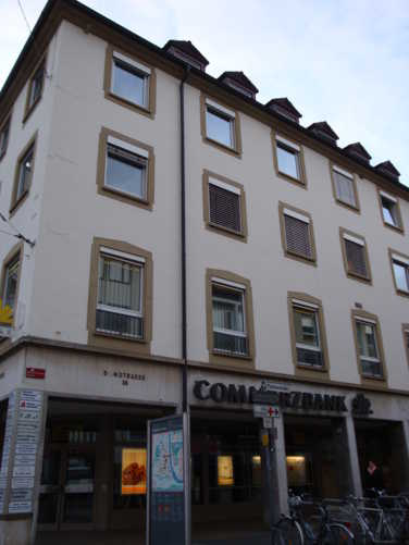 Domstraße 38/Plattnerstraße 1 Flurstücksbezeichnung: 0697#9946 Größe: 955 m² Gebäudealter: Nachkriegsbebauung Anzahl der Haushalte: 1 Art der betrieblichen