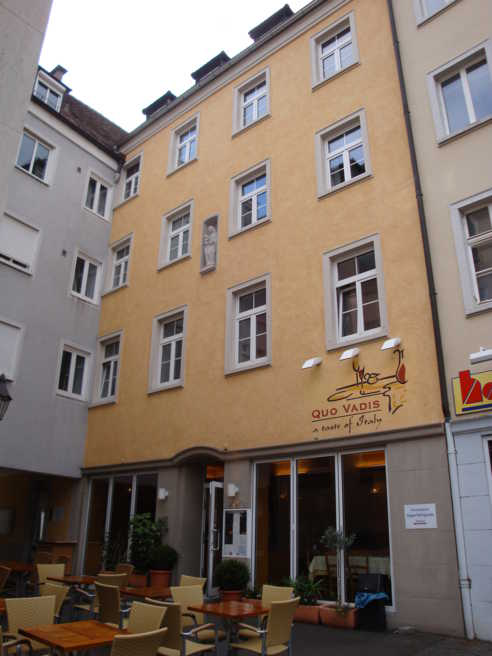 Domstraße 24 Flurstücksbezeichnung: 0697#9989 Größe: 230 m² Anzahl der Haushalte: 4 Art der betrieblichen Nutzung: