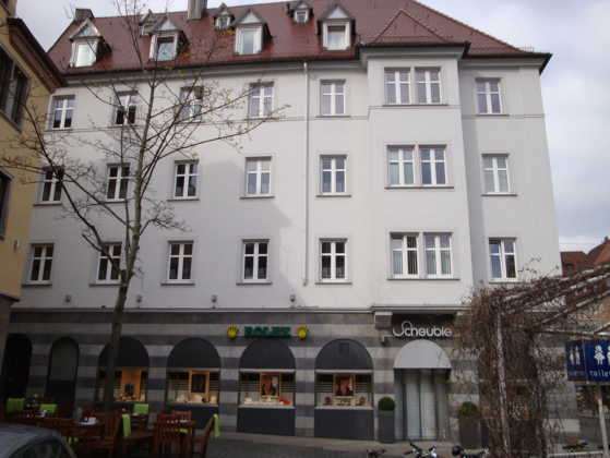 Domstraße 12 Flurstücksbezeichnung: 0697#10008 Größe: 161 m² Dachform: Zeltdach Anzahl der Haushalte: 1 Art der betrieblichen Nutzung: