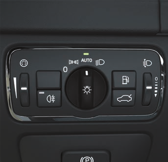 Wie funktioniert der Automatikmodus der Lichtschalter? Im AUTO-Modus haben Sie folgende Möglichkeiten: Die Beleuchtung wechselt automatisch zwischen Tagfahrlicht und Abblendlicht.