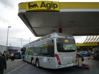 Vom Windrad bis zum Bus Die Etablierung einer Brennstoffzellenbusflotte in Mainz, Wiesbaden und Frankfurt am Main würde zusammen mit dem Energiepark Mainz zu einer kompletten
