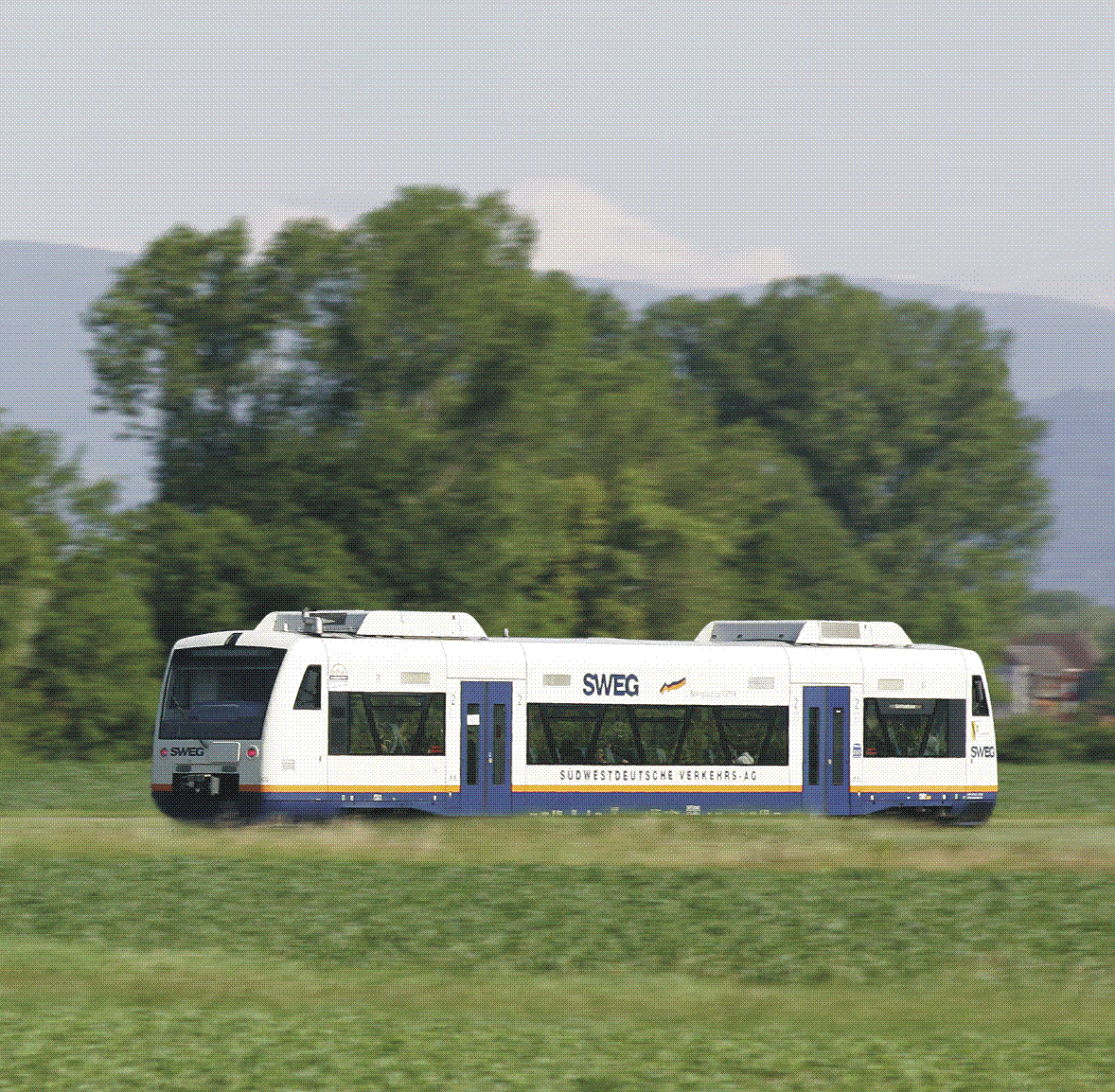 Breisgau-S-Bahn 2005 - Konzeption Nahverkehrskonzept aus einem Guss Integriertes Nahverkehrskonzept für die ganze Region Ausbau SPNV zum S-Bahn-System Grundtakt: 30-Minuten-Takt Verdichtung gem.