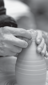 Töpfern - Keramik Offene Töpferwerkstatt Die VHS Dortmund bietet die Möglichkeit, die Töpferwerkstatt im Creativzentrum unter fachkundiger Betreuung zu nutzen - unabhängig von der Teilnahme an einem