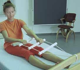 Ein Rollbrett erlaubt das sichere Umlagern des Patienten, z.b. von Bett zu Trage. Die Gleitmatten verwenden Sie für verschiedene Positionswechsel und Transfers.