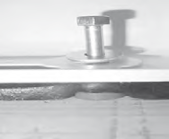 Druckwasserdichte Montage an weißer Wanne Mit seiner optimalen Konstruktion, auch im Bereich der Verschraubungsanordnung sowie integrierten Kittrille und dem Einsatz des rissbeständigen Polypropylens